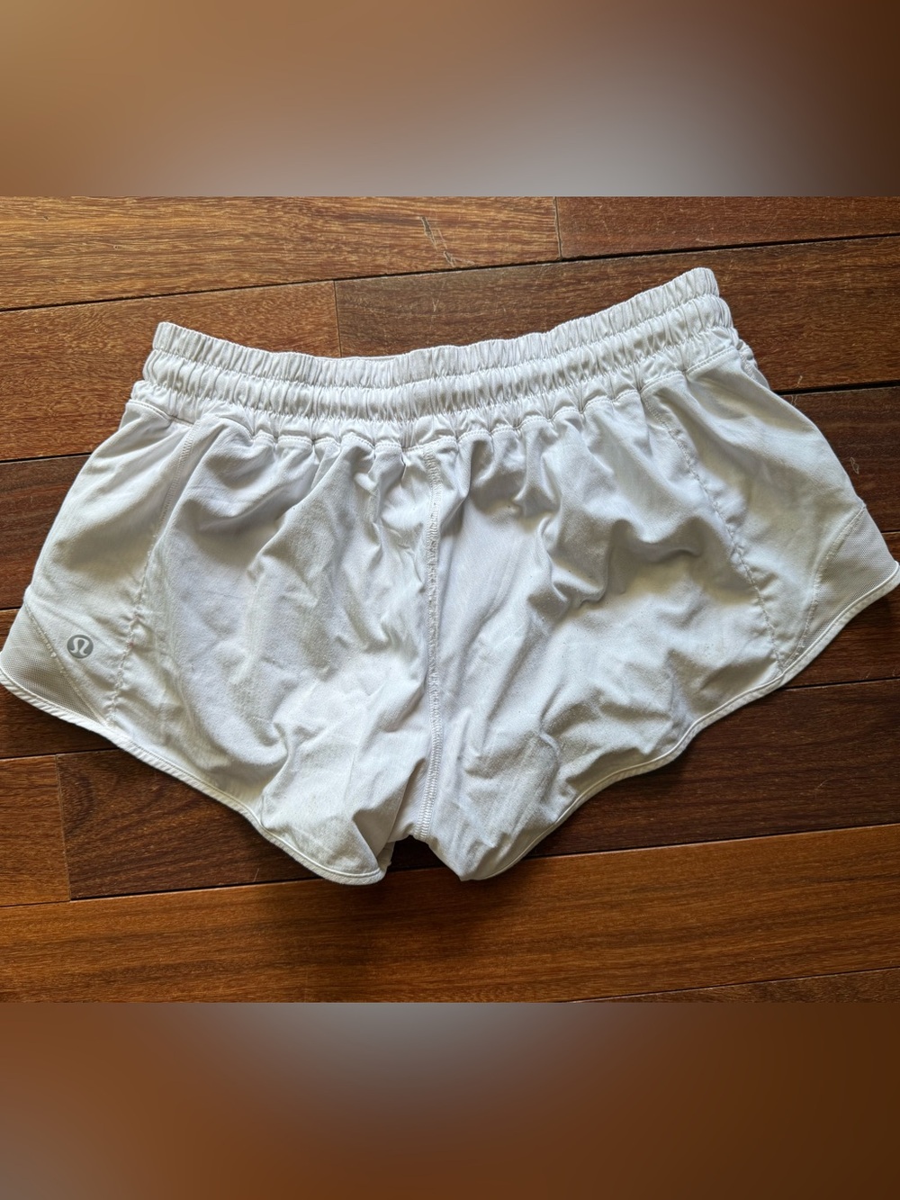 Lululemon size 6 Women’s White Shorts
